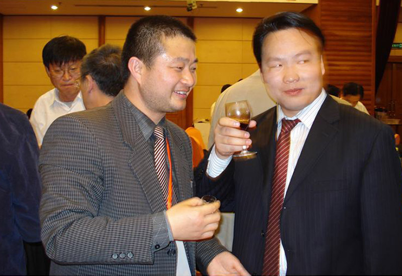 公司總經理周成先生與海峽兩岸交流促進會執行秘書長、國際休閑產業協會中國區秘書長任興磊先生合影